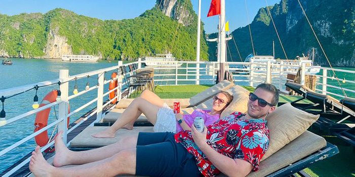 luxury-cruise-ships-in-halong-bay