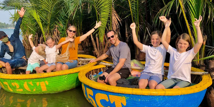 vietnam-hoi-an-coconut-boat-700