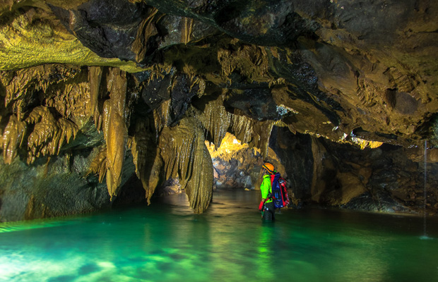 10 Days Vietnam Tour from Central to North with Longest Cave Adventure