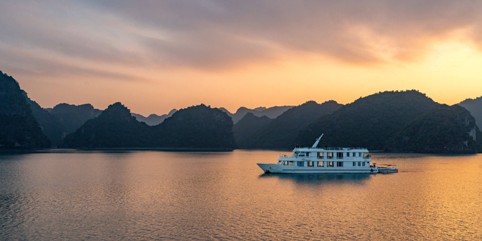 halong-bay-vietnam-accommodation-cruise