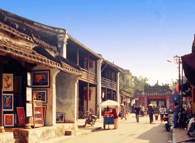 Appreaciate the old times in Hoian town