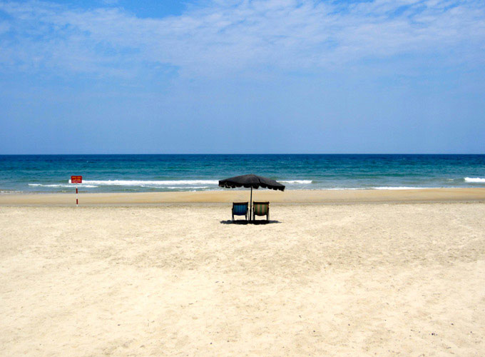 Enjoy the sanshine and sea in the Hoian beach