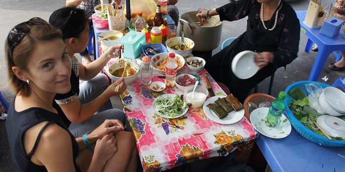 taste-streets-food-in-hanoi