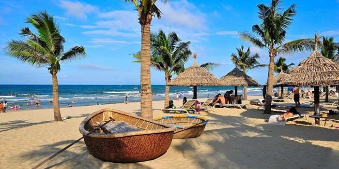 mei-khe-beach-injanuary