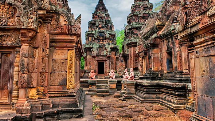 banteay-srei-pink-sandstone-carvings