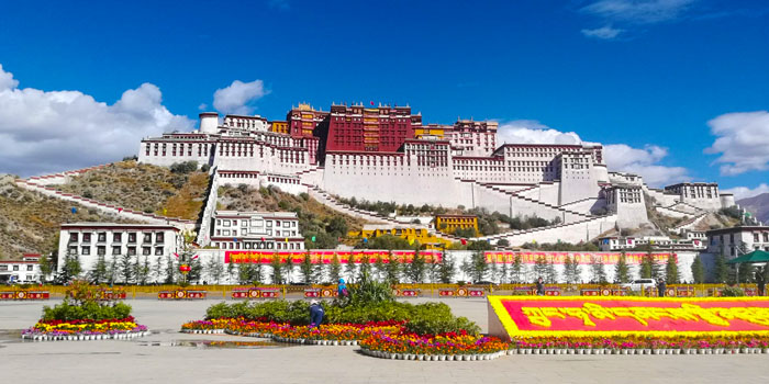 potala-palace-lhasa-panorama