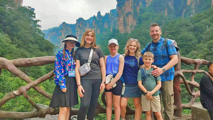 zhangjiajie-family-scenery