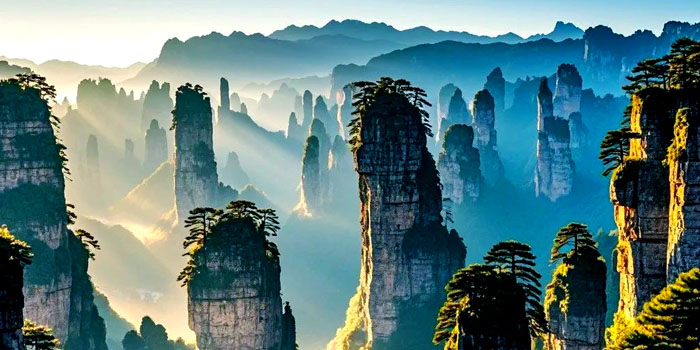 zhangjiajie-stone-pillars-mist