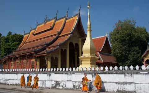 How many days are needed for a Luang Prabang tour in Laos?