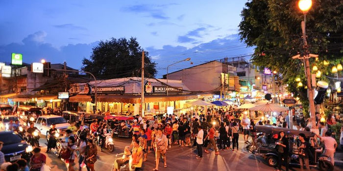 chiang-mai-evening-walk