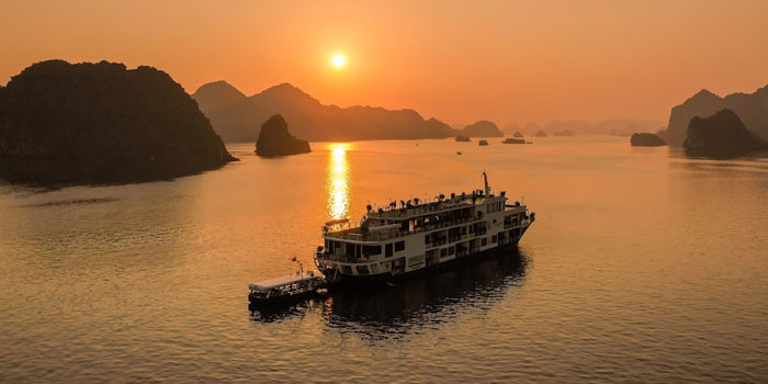 halong-bay-cruise-calm-view