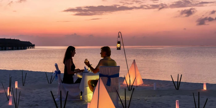 southeast-asia-honeymoon-sunset-dinner