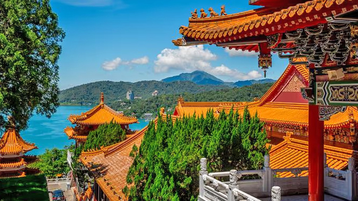 Taiwan winter travel with hot springs and night markets