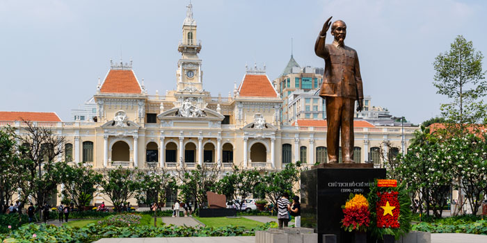 A 10-day route balances cities, culture, and one major nature highlight.