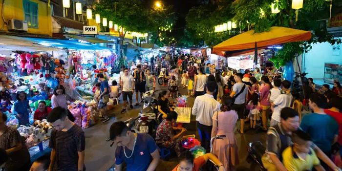 a-night-market-of-locals-in-hanoi
