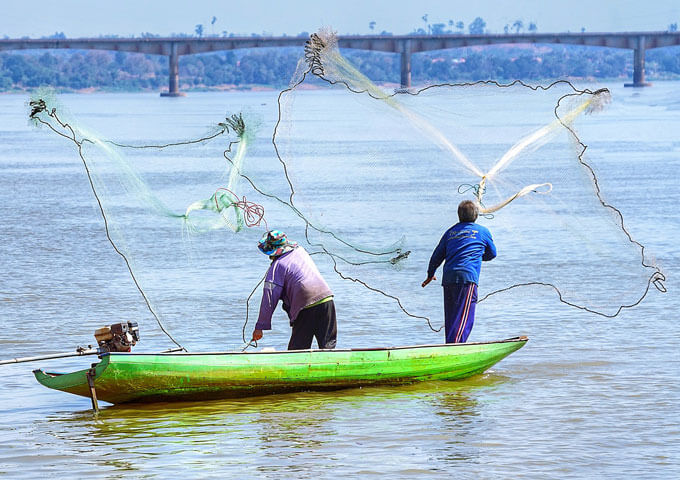 The fishermen are working in the Mekong River.