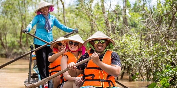 indian-guests-on-mekong-river-cruise