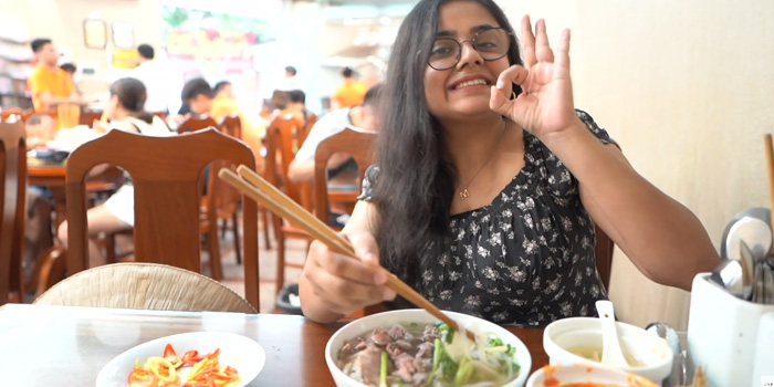 indian-tourists-enjoy-street-food-in-vietnam