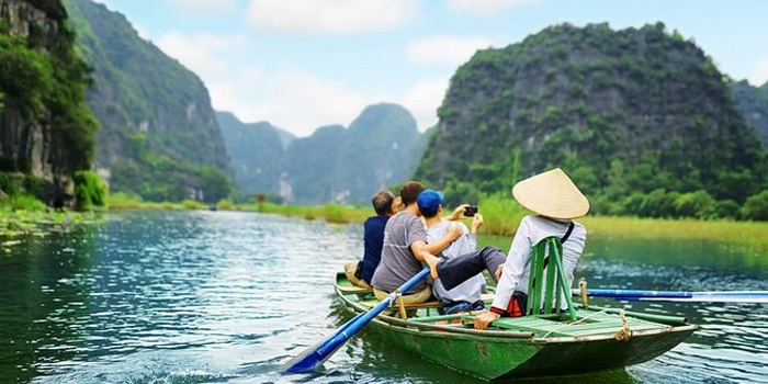 ninh-binh-boat-ride