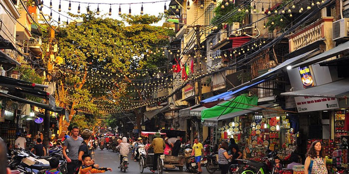 tourists-taste-vietnam-rice-noodles