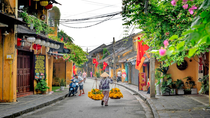 hoi-an-old-town-to-beach