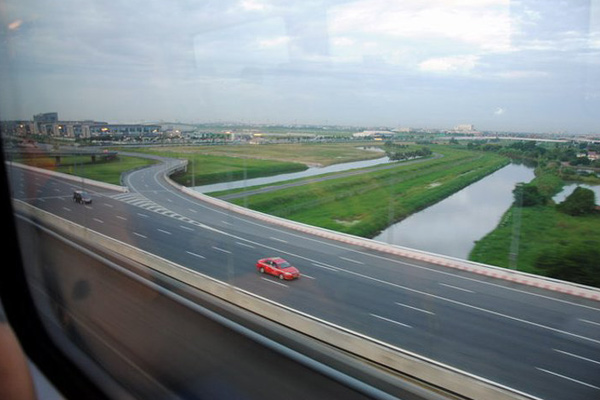 Getting to Bangkok downtown from Suvarnabhumi International Airport by BTS